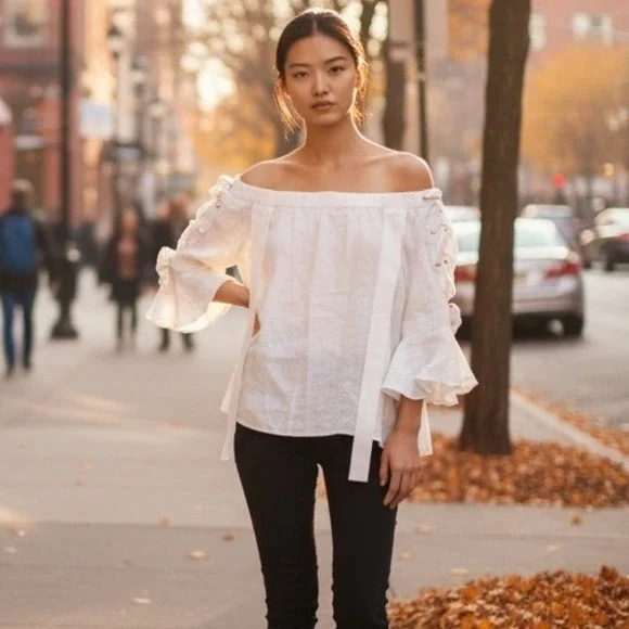 Thalia Soda 3/4 Sleeve Top Blouse Size L Iff Shoulder Lattice Sleeve Lined NWT - Picture 1 of 8